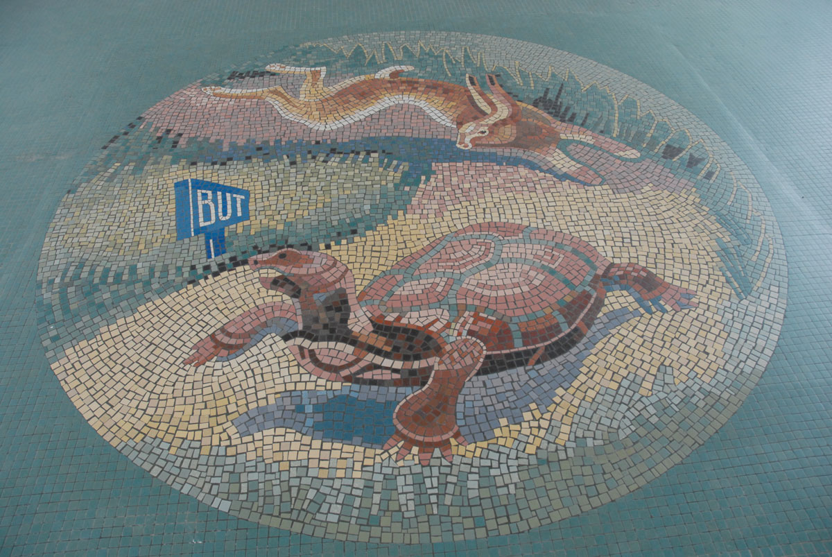 100828-Mosaique-du-gymnase-de-l'ecole-Bisson